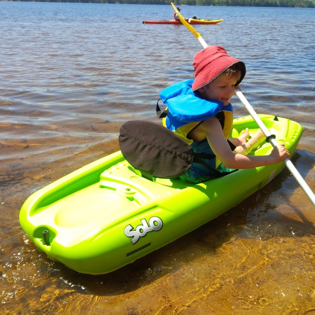 Max gives our friends' solo kayak a try (and falls in love!)